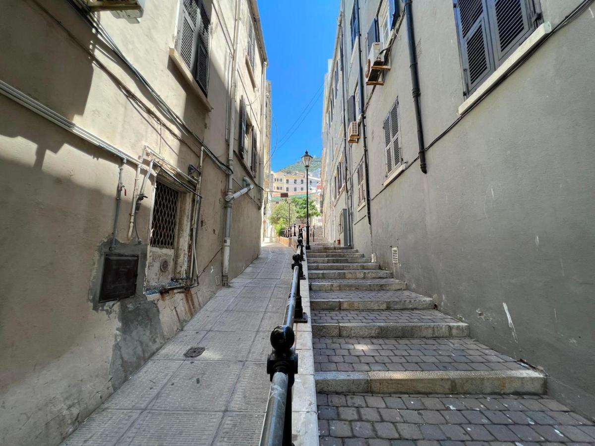 Appartamento 1Br Hidden Gem At The Nook Gibilterra Esterno foto